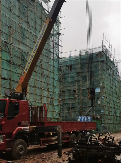 湖滨区“慢工细活”—— 吊车的 “微动控制” 技术